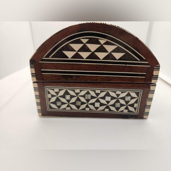 Egyptian Mother of Pearl Jewel Box with Lock and Key - Picture 7 of 15